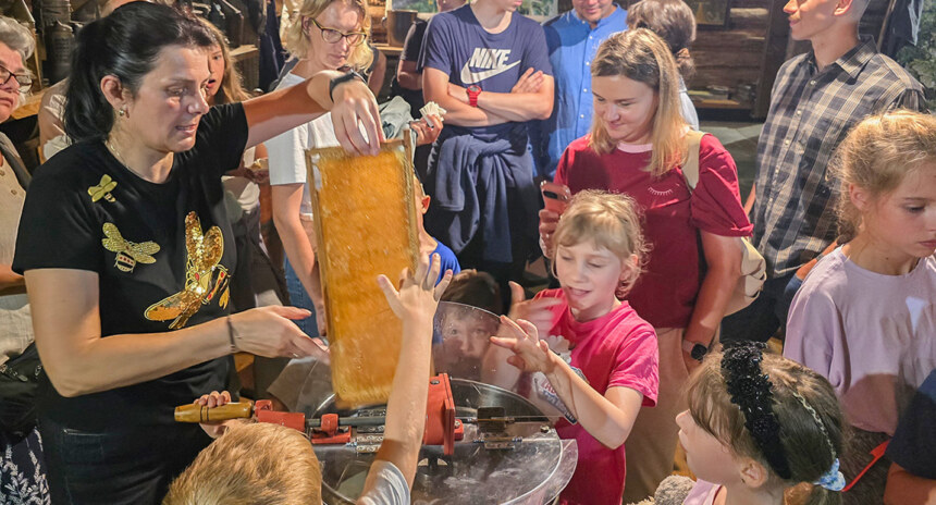 Piątkowe miodobranie zakończone ze słodkim akcentem!